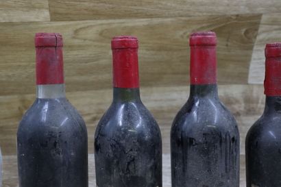 Réunion de 6 bouteilles Château Simard, 1955,...