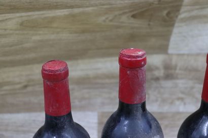 4 bouteilles Château Simard, 1955
Réunion...