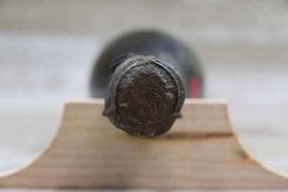 Une bouteille de champagne Moet & Chandon,...