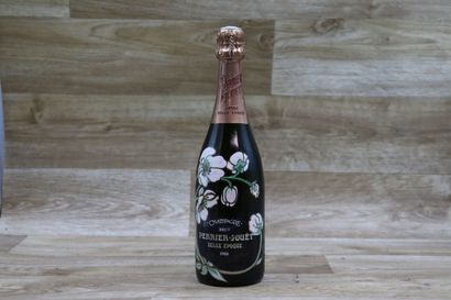Une bouteille de champagne PERRIER-JOUET,...