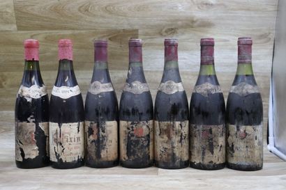 Lot de 12 bouteilles comprenant : 

- 2 bouteilles...