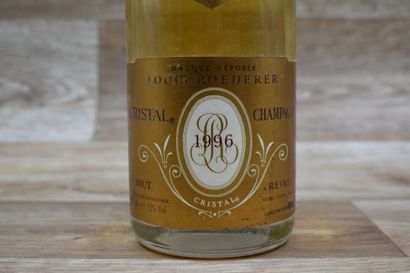 Une bouteille de champagne Cristal millésimé,...