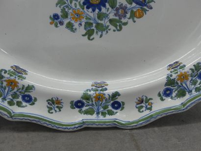 MOUSTIER. Paire de plats. XVIIIème siècle....