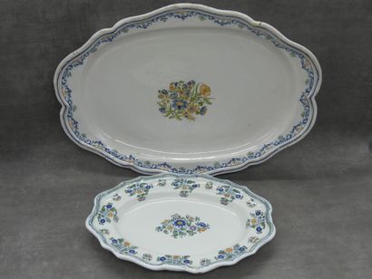 MOUSTIER. Paire de plats. XVIIIème siècle....