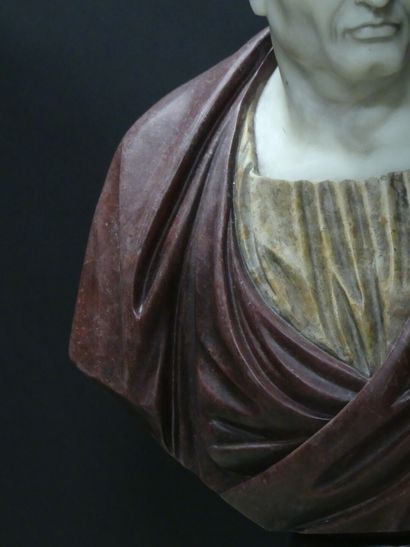 Important buste en marbre polychrome de dignitaire...