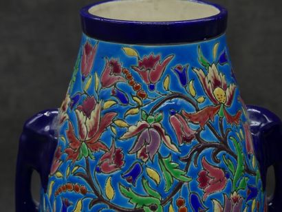 LONGWY. Paire de vase en céramique polychrome...
