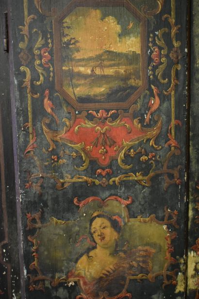 Armoire d'Uzes en bois ouvrant par deux porte...