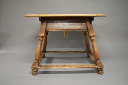 SUISSE. Table de changeur en bois mouluré...