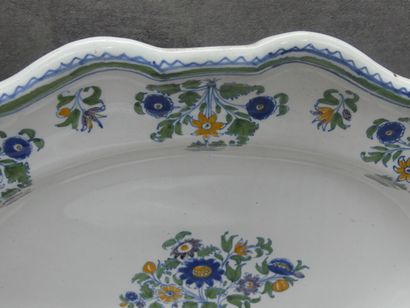 MOUSTIER. Paire de plats. XVIIIème siècle....