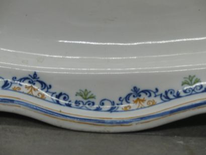 MOUSTIER. Paire de plats. XVIIIème siècle....