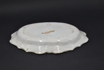 MOUSTIERS (?), XVIIIème siècle. Grand plat...