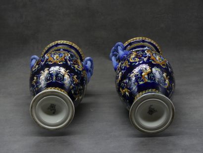 GIEN. Paires de vases balustre en faience....