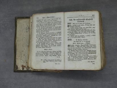 Bible. In-16. Reliure en veau marron et plaque...