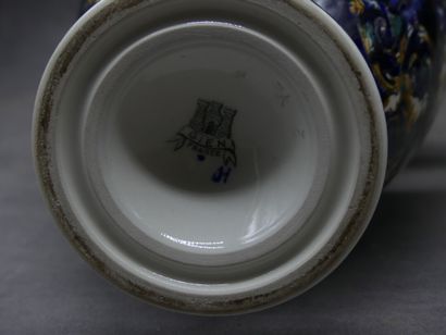 GIEN. Paires de vases balustre en faience....