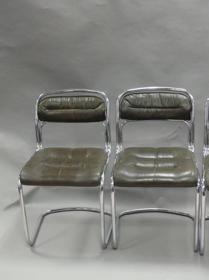 4 chaises de designer. Dimensions : 80 x...