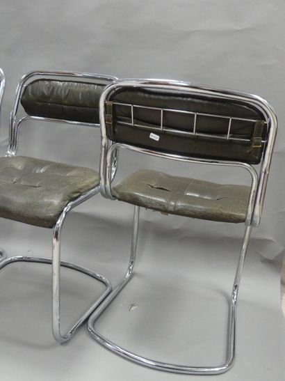 4 chaises de designer. Dimensions : 80 x...