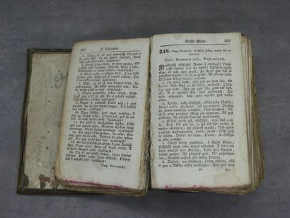 Bible. In-16. Reliure en veau marron et plaque...