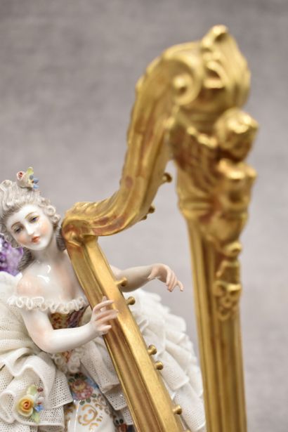 NAPLES. Joueuse de harpe dans le goût du...