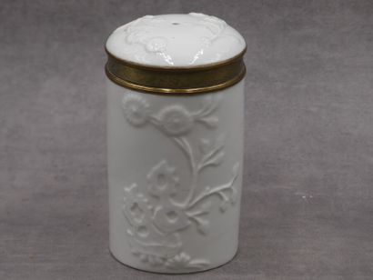 Pot couvert en porcelaine blanche à décor...