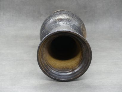 JEAN MARAIS. Vase à col évasé en terre cuite...