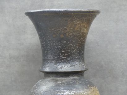 JEAN MARAIS. Vase à col évasé en terre cuite...