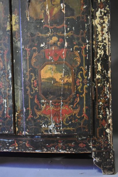 Armoire d'Uzes en bois ouvrant par deux porte...