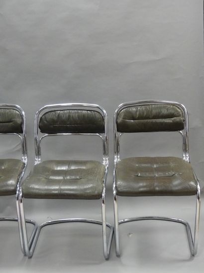 4 chaises de designer. Dimensions : 80 x...
