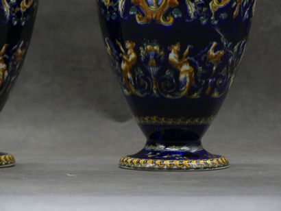 GIEN. Paires de vases balustre en faience....