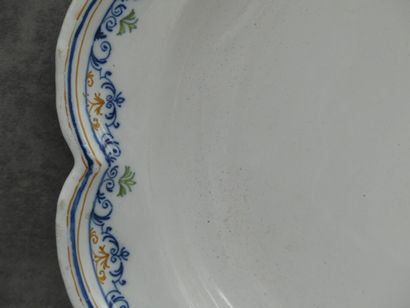 MOUSTIER. Paire de plats. XVIIIème siècle....