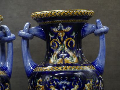 GIEN. Paires de vases balustre en faience....