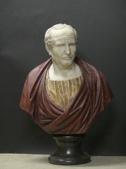 Important buste en marbre polychrome de dignitaire...