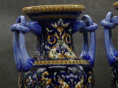 GIEN. Paires de vases balustre en faience....