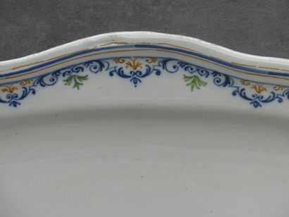 MOUSTIER. Paire de plats. XVIIIème siècle....