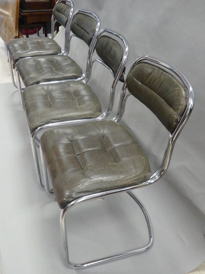4 chaises de designer. Dimensions : 80 x...