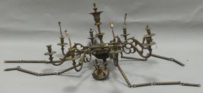 HOLLANDE. Lustre en bronze à décor perlé....