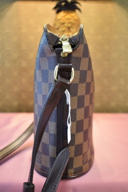 LOUIS VUITTON. Shoulder bag in checkerboard...