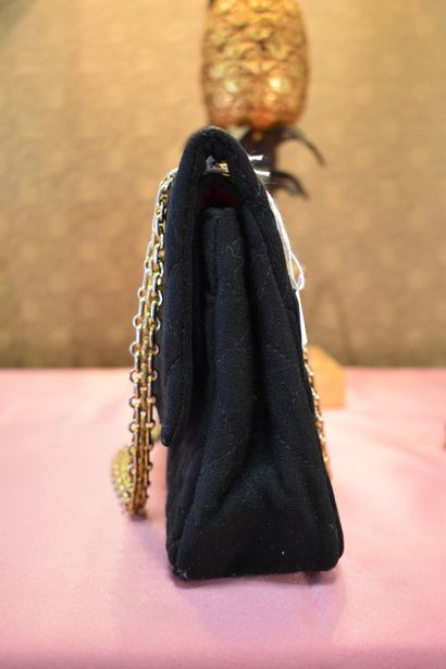 CHANEL. Classic bag with double flaps in...