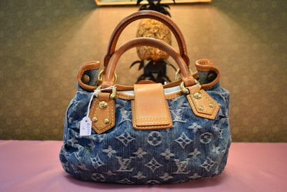 LOUIS VUITTON by Marc JACOBS. Pleaty