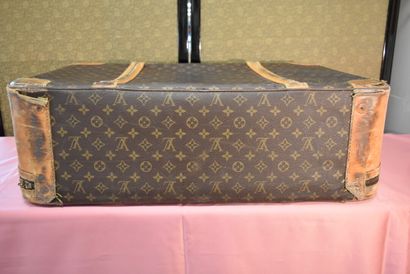 LOUIS VUITTON. Stratos model. Semi rigid...