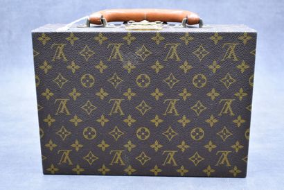 LOUIS VUITTON. Mallette a bijoux en toile...