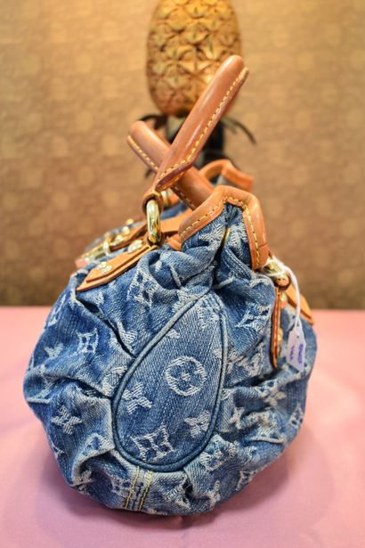 LOUIS VUITTON by Marc JACOBS. Pleaty