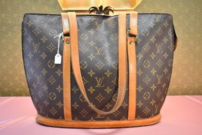 LOUIS VUITTON. Babylone model. Shoulder bag...