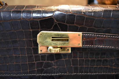 HERMES. 32cm Kelly bag in brown porosus crocodile,...