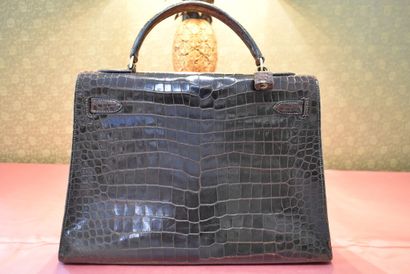HERMES. 32cm Kelly bag in brown porosus crocodile,...
