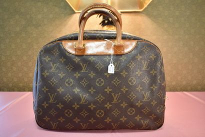 LOUIS VUITTON. Deauville model. Handbag in...