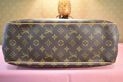 LOUIS VUITTON. Batignolles model. Handbag...