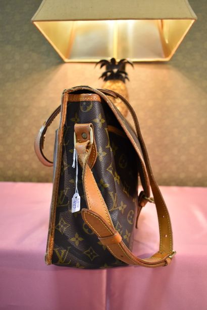 LOUIS VUITTON. Gipsy bag in monogram canvas...
