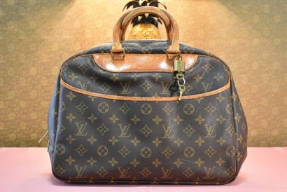 LOUIS VUITTON. Deauville model. Handbag in...