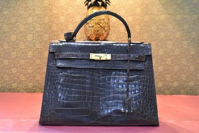 HERMES. 32cm Kelly bag in brown porosus crocodile,...