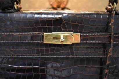 HERMES. 32cm Kelly bag in brown porosus crocodile,...